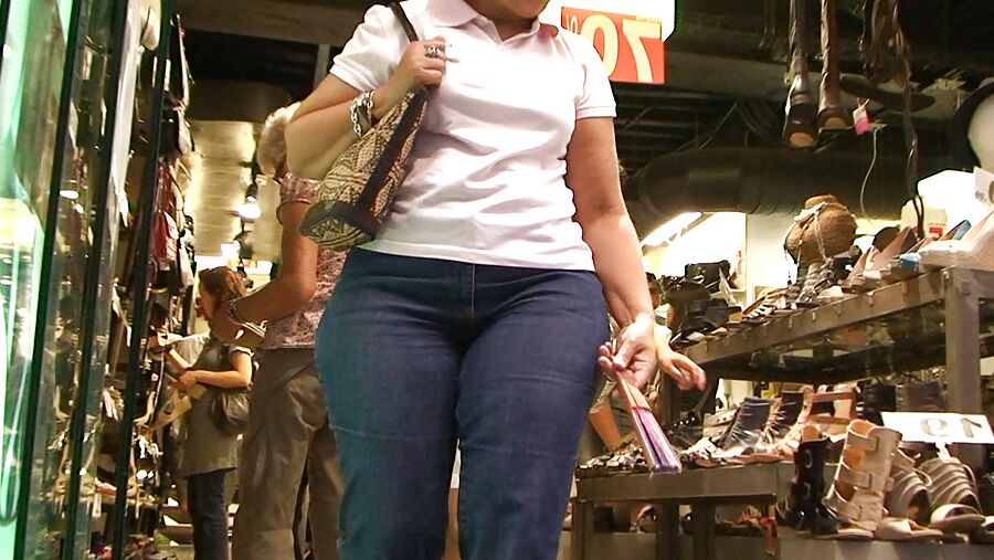 Candid spanish big booty and wide hips milf