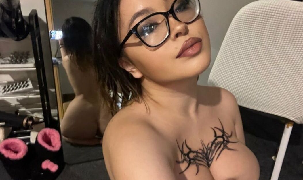 GiGi nude