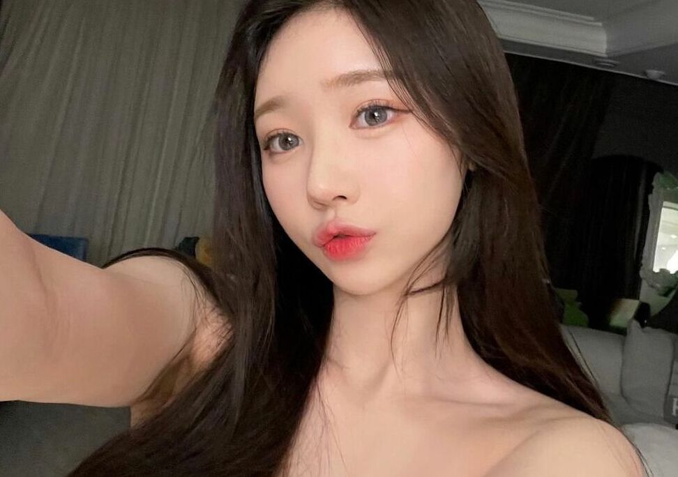 Ee nude