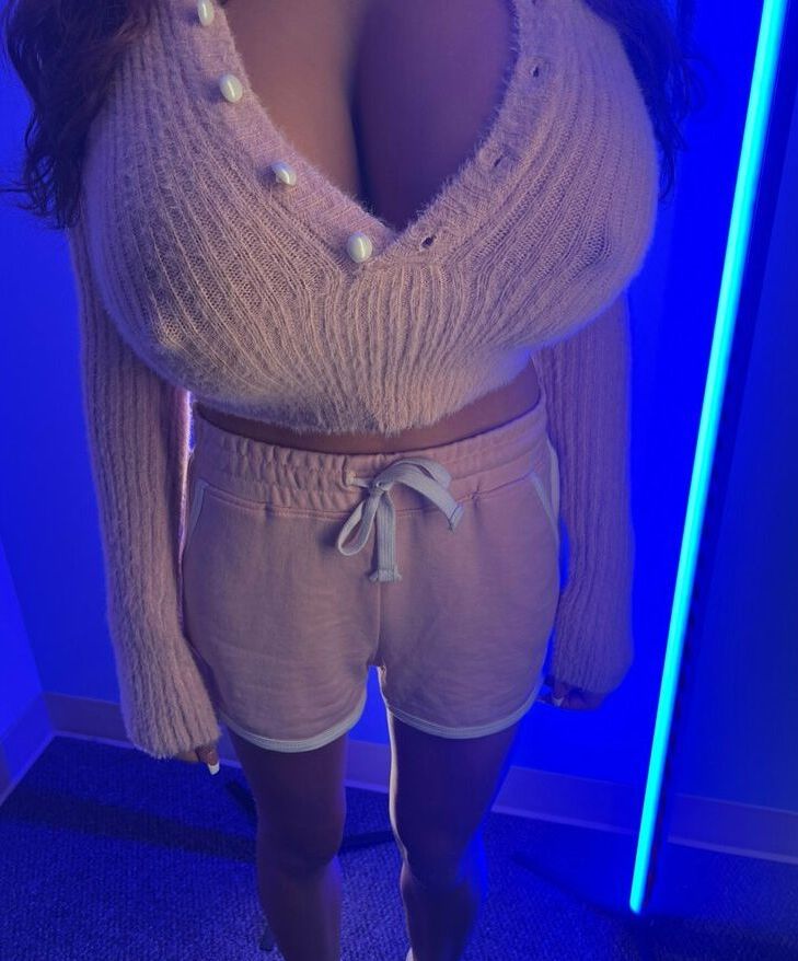 Estallia nude
