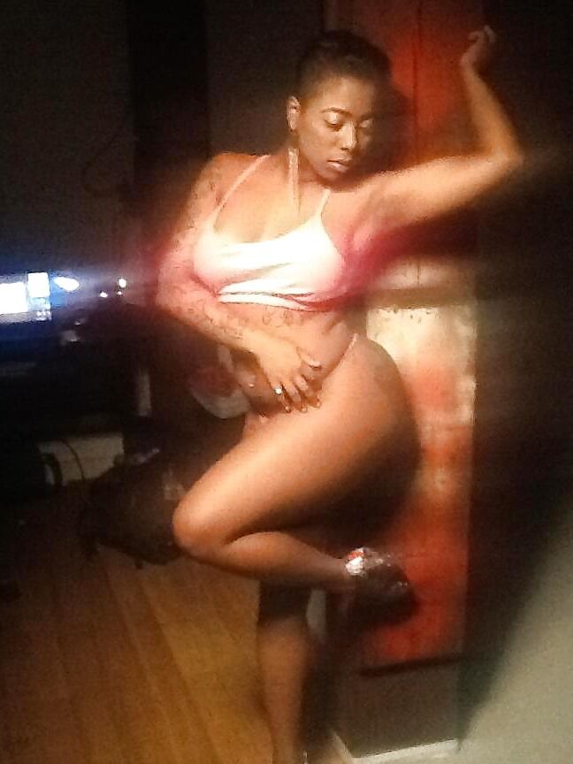 GoGo FukMe XXX Twitter Photo&;s
