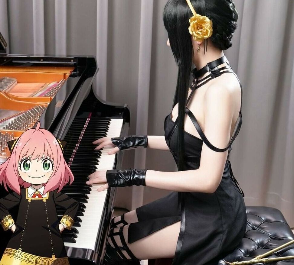 Ru’s Piano nude