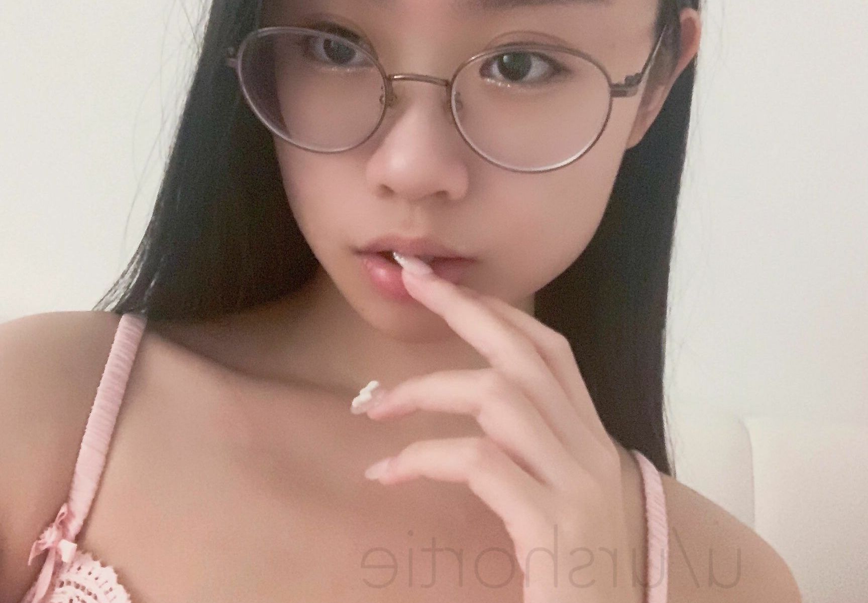 Urshortie nude
