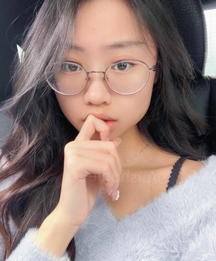 Urshortie nude