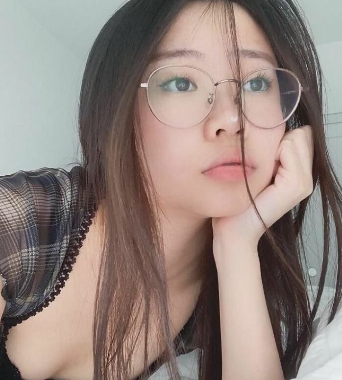 Urshortie nude
