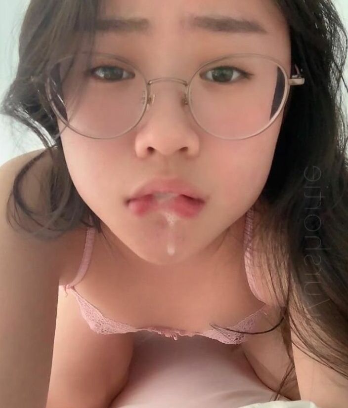 Urshortie nude