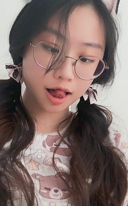 Urshortie nude