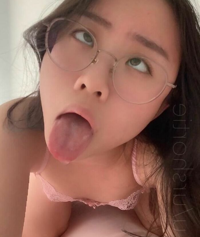 Urshortie nude