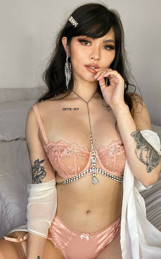 Momo Okimoto nude