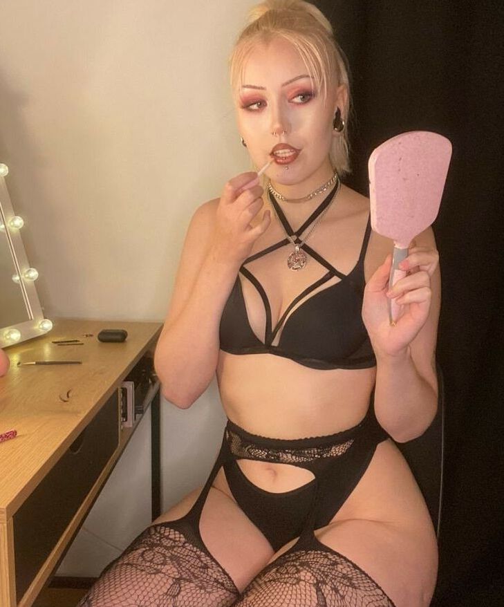Kenzawright nude