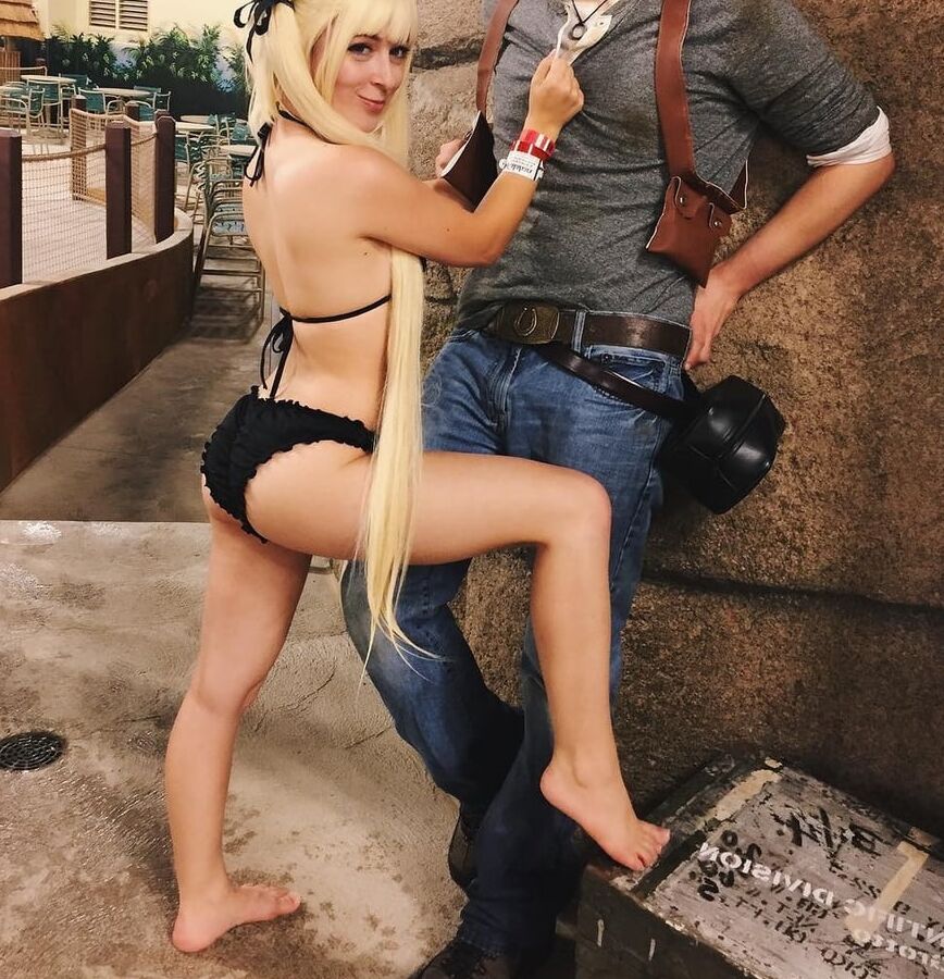 Hot cosplayer