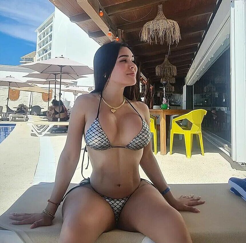 Carolina Arias nude