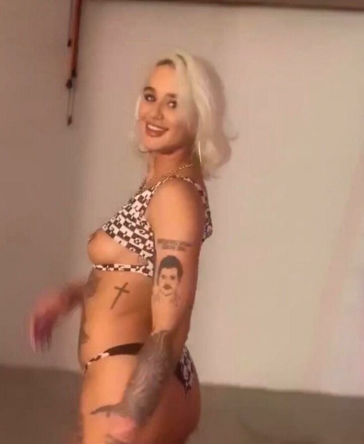 Amy Almighty nude