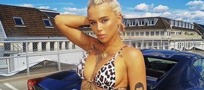Amy Almighty nude