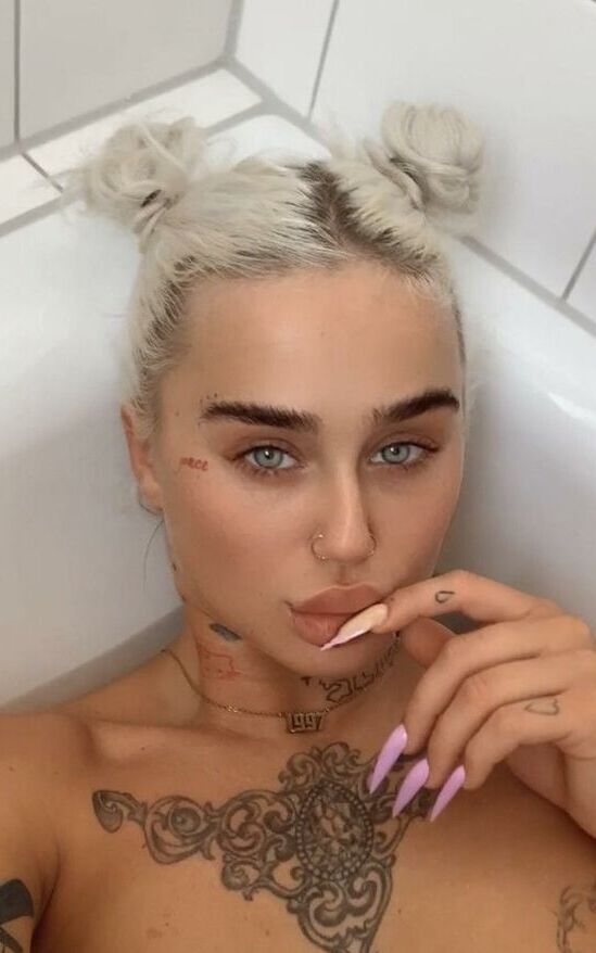 Amy Almighty nude
