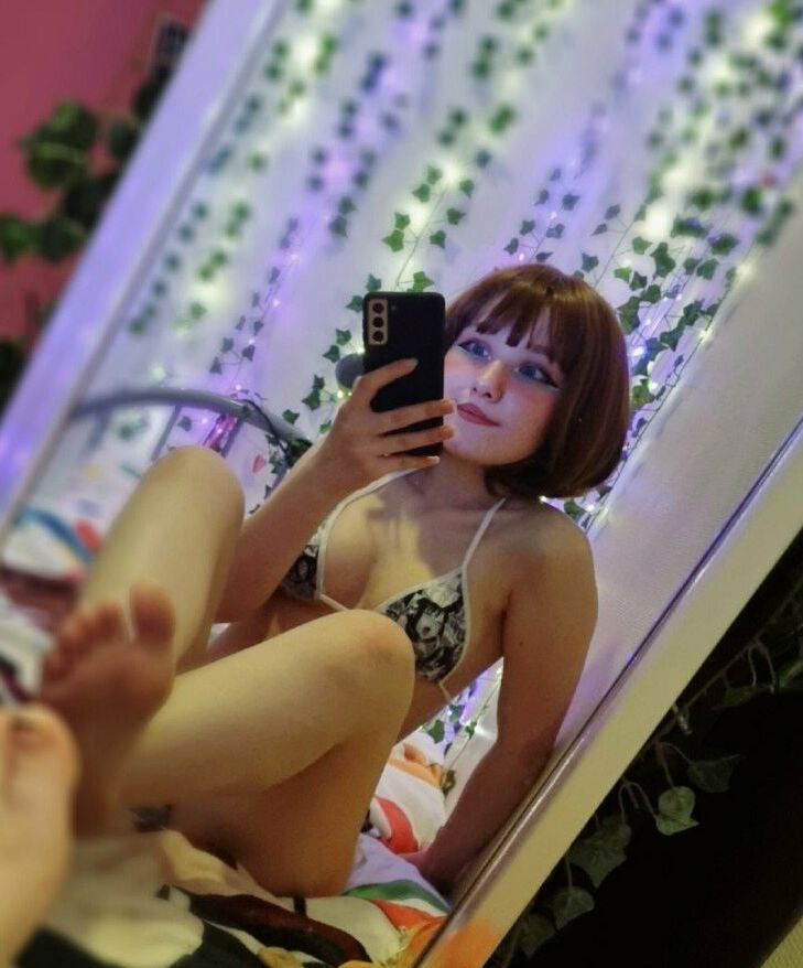 HappyLikeAwall nude