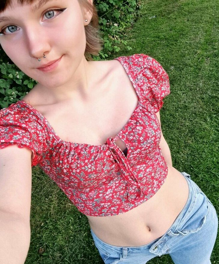 HappyLikeAwall nude