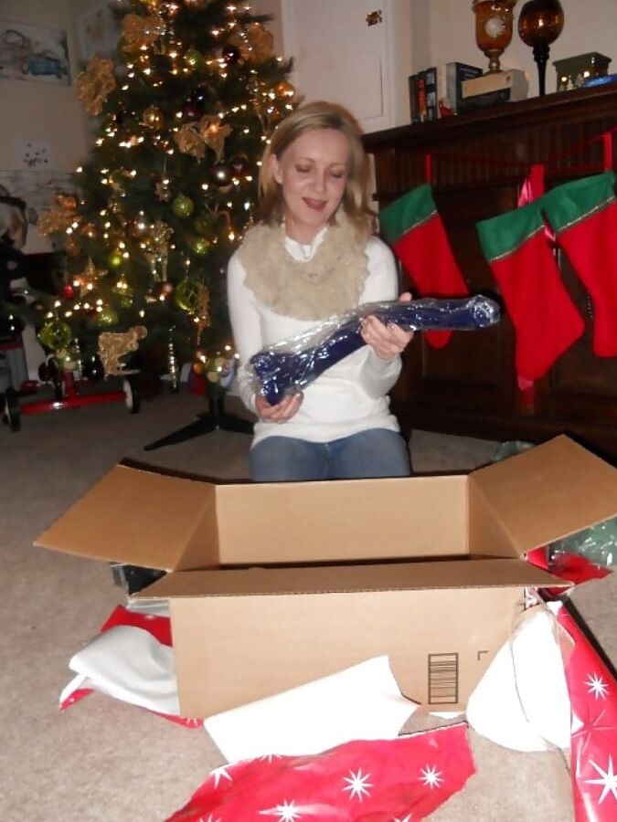 THIN MILF LOVES HER TOYS