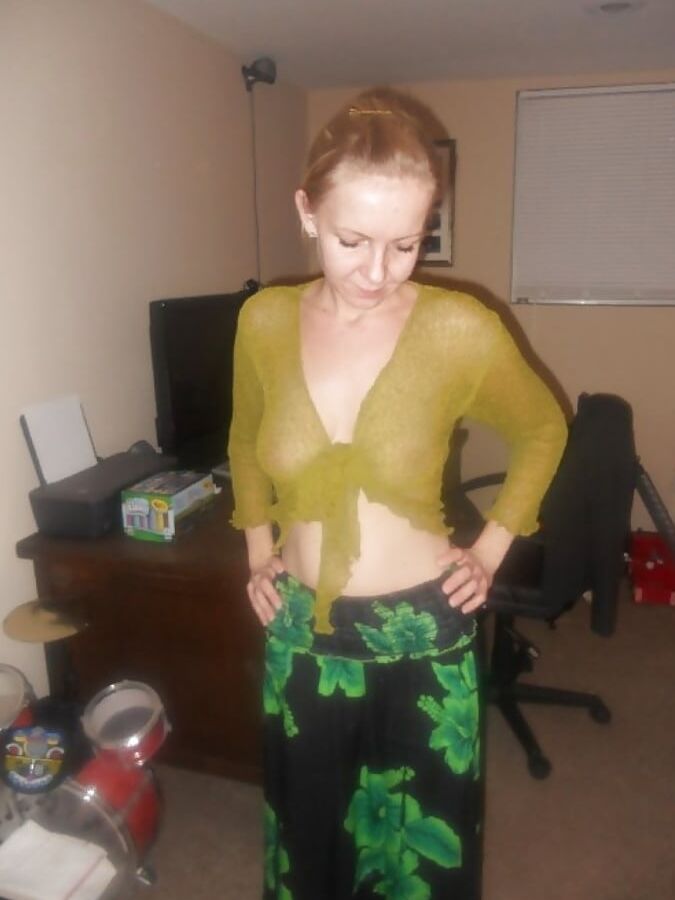 THIN MILF LOVES HER TOYS