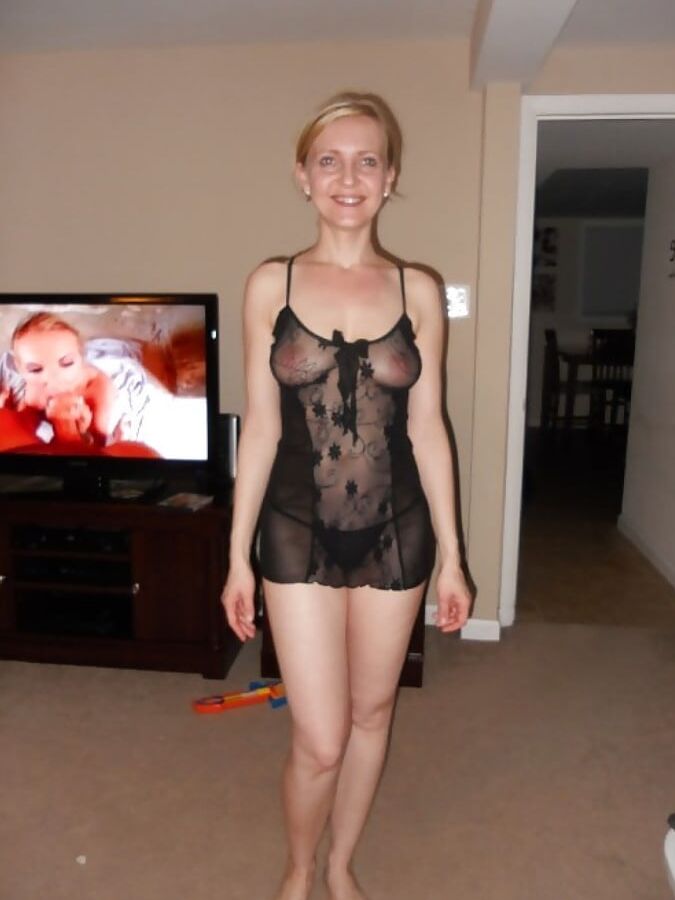 THIN MILF LOVES HER TOYS