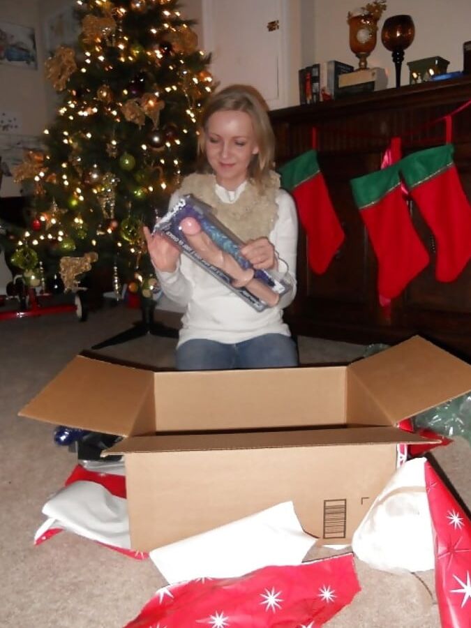 THIN MILF LOVES HER TOYS