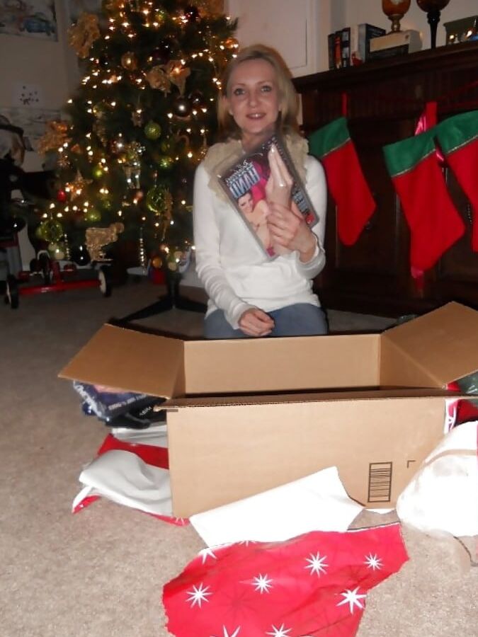 THIN MILF LOVES HER TOYS