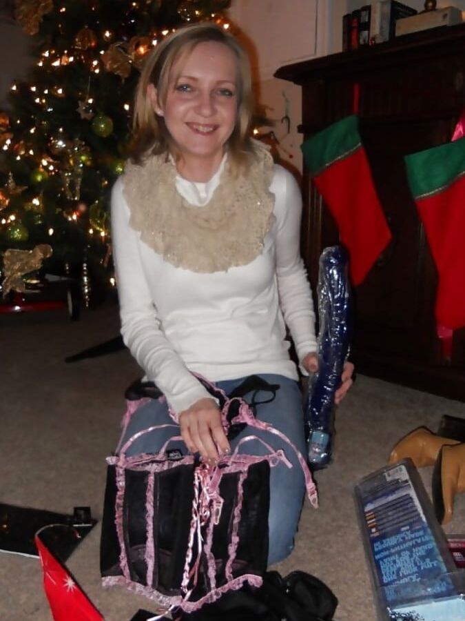THIN MILF LOVES HER TOYS