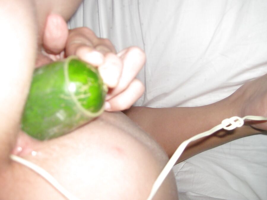 Blonde amateurgirl masturbates