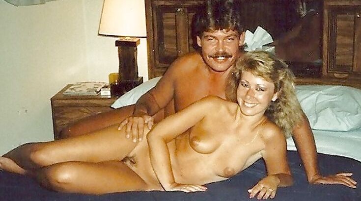 Naked couples .