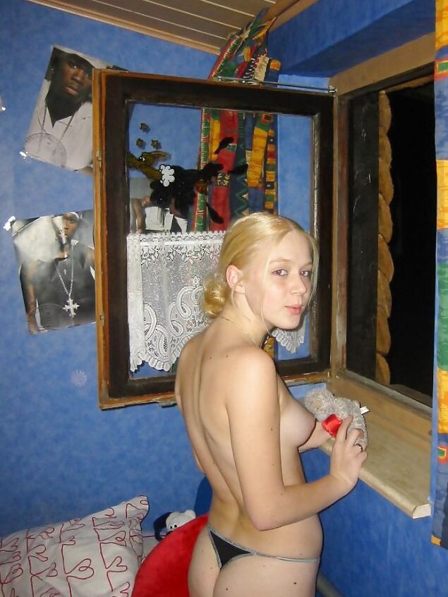 Blonde Teen ()