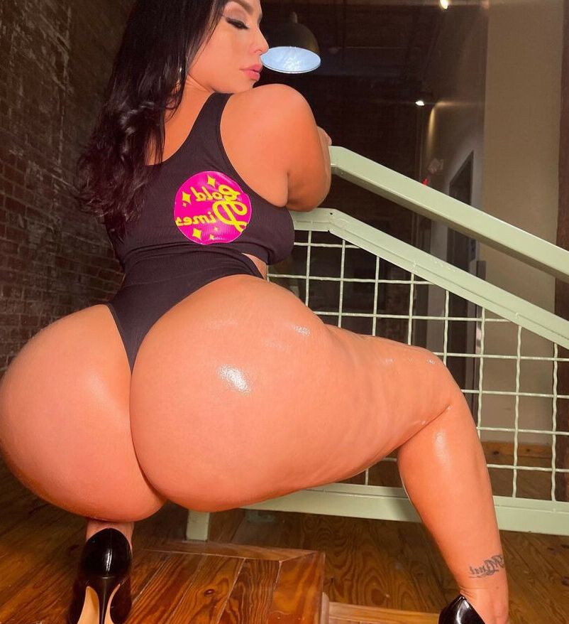 Selene Castle nude