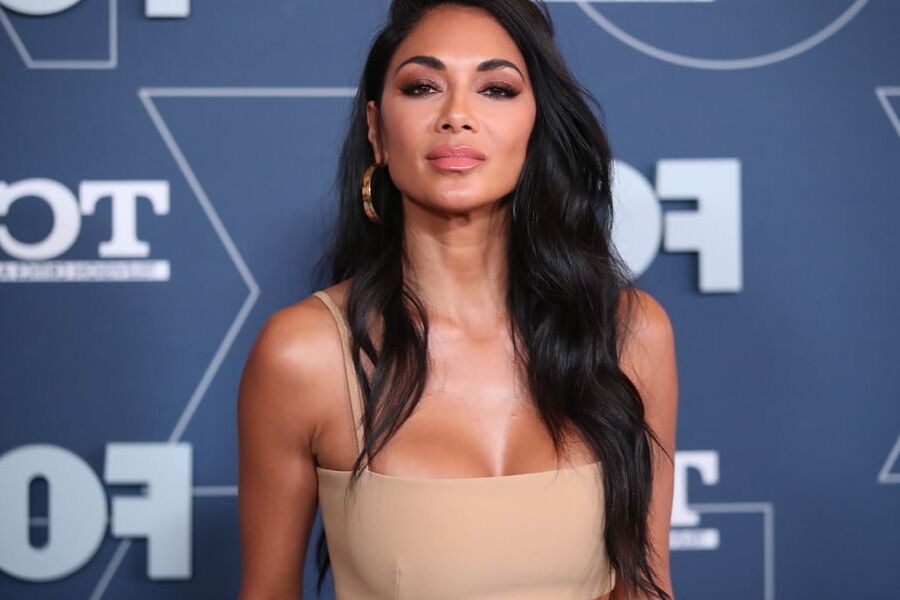 Nicole Scherzinger: Hair and Tits