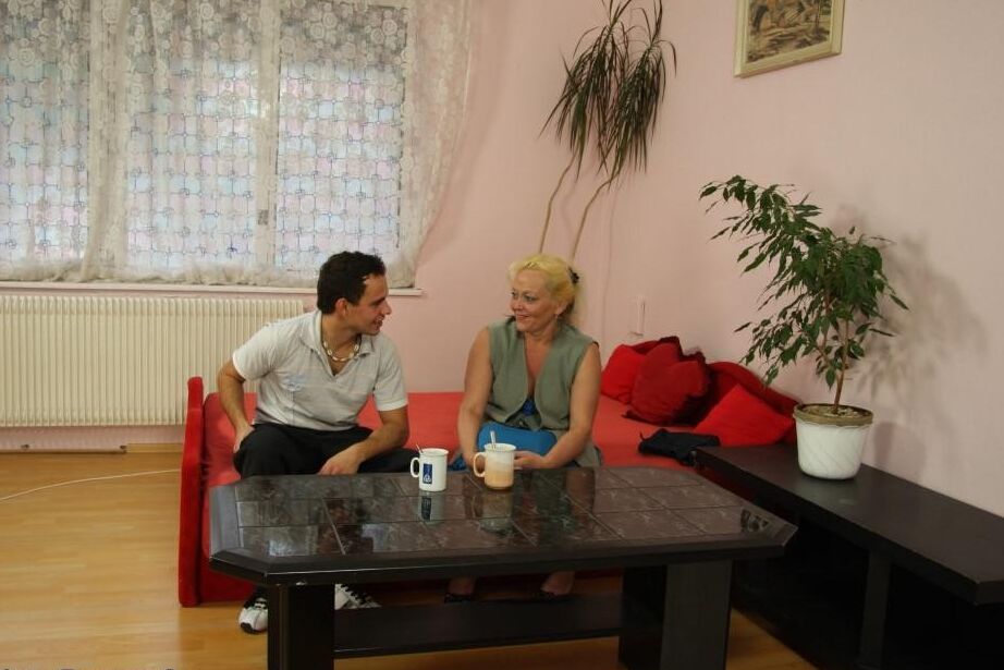 Old amateur granny gets fucked