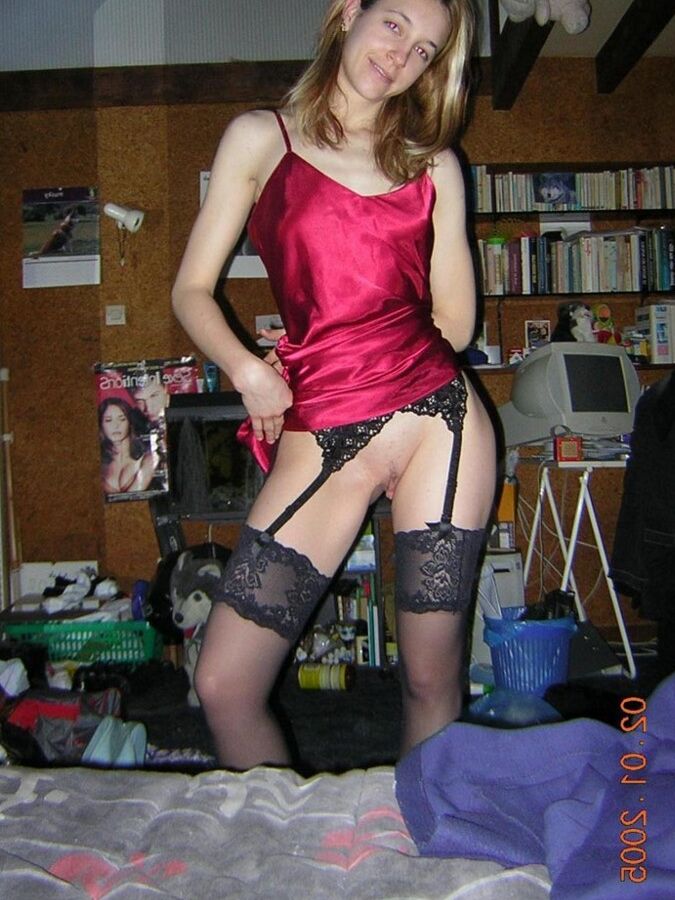 Amateur brunette bombshells posing naked and having fun