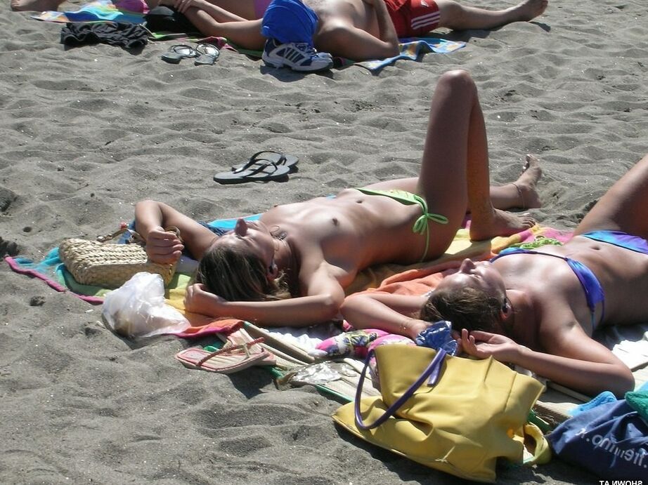 These shameless girls prefer wearing topless bikini