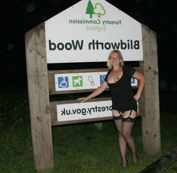 Hot British wife fucking after dark in dogging action