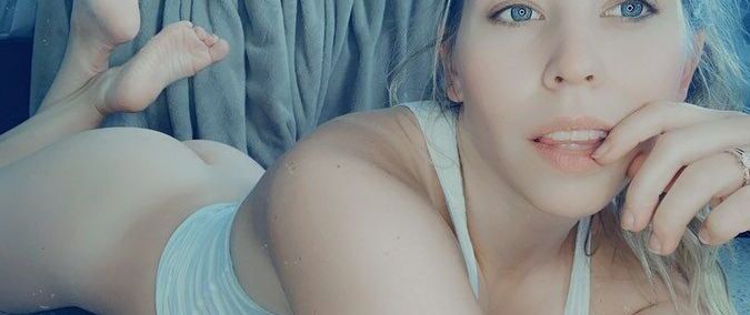 AriaWake_XOXO nude