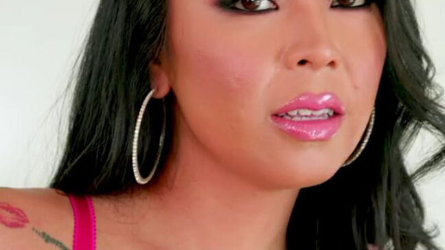 SDRUWS - THAI PORN MODEL BRIANNA BENTLEY COCK SUCKER EXPERT