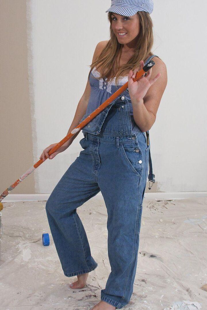 Pictures of BellaXoXo getting messy with the paint