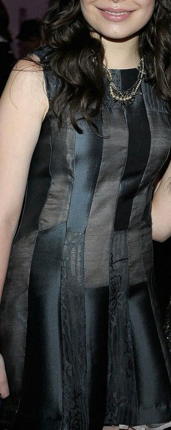 Miranda Cosgrove nude