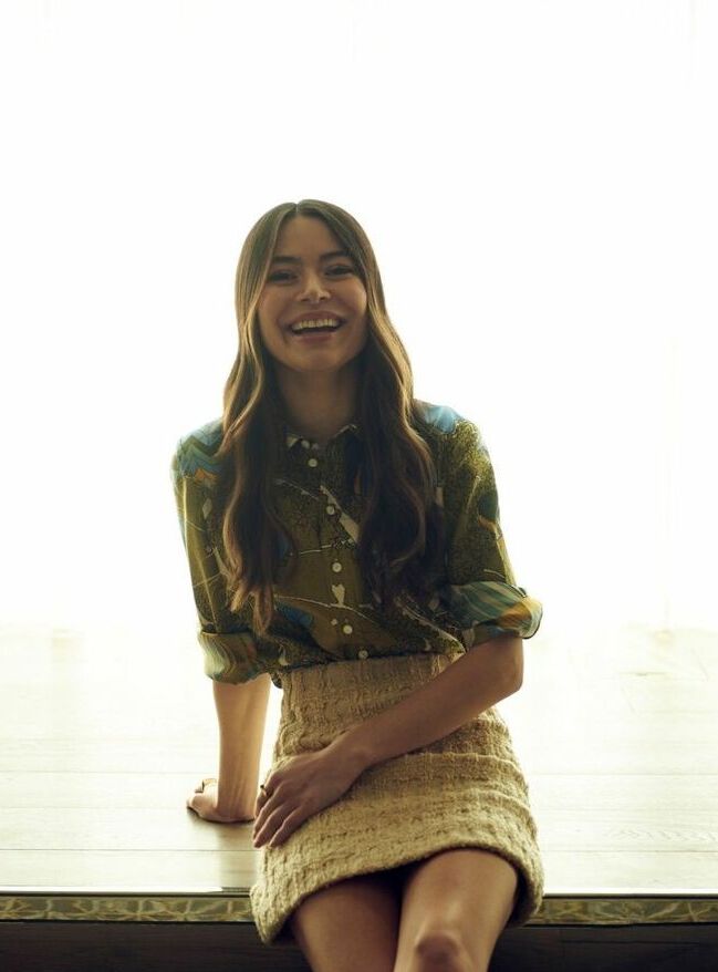 Miranda Cosgrove nude
