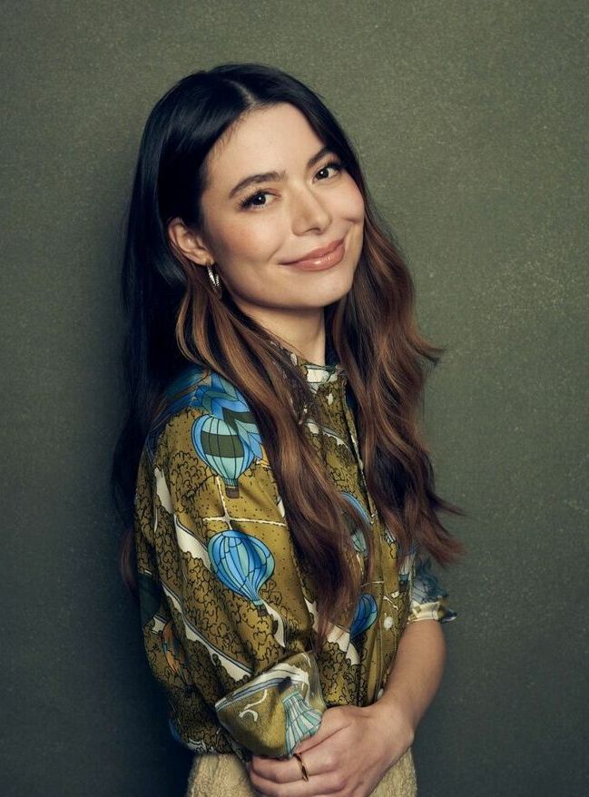 Miranda Cosgrove nude