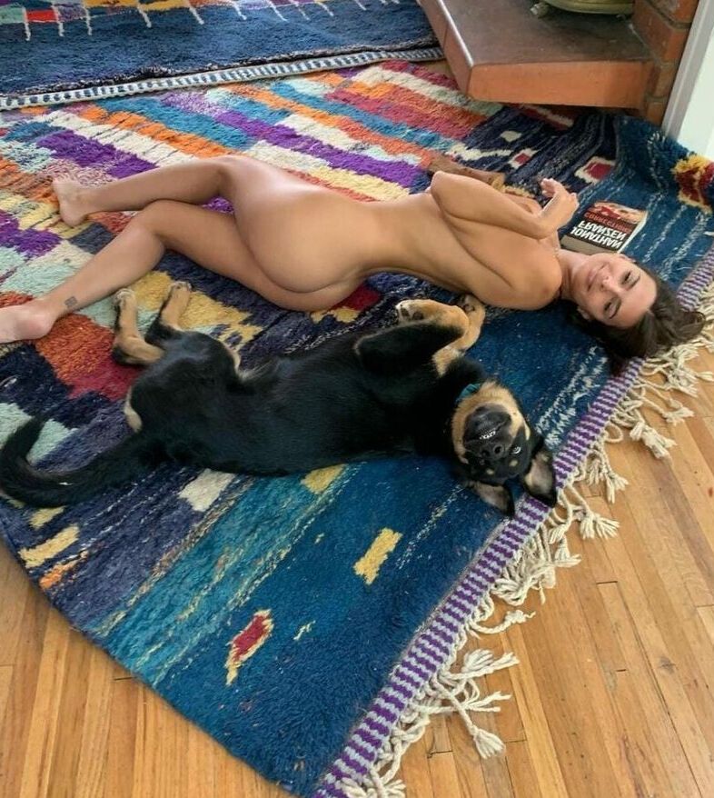 Miranda Cosgrove nude