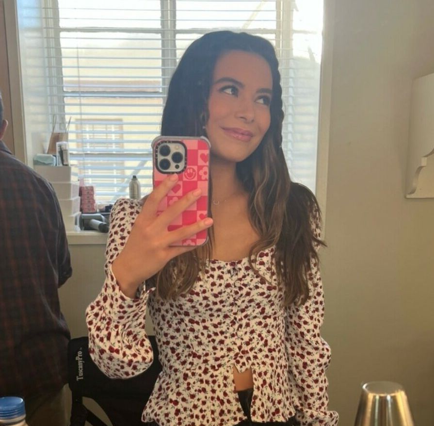 Miranda Cosgrove nude