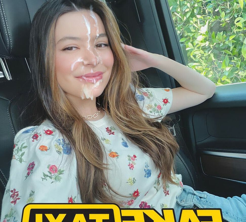 Miranda Cosgrove nude