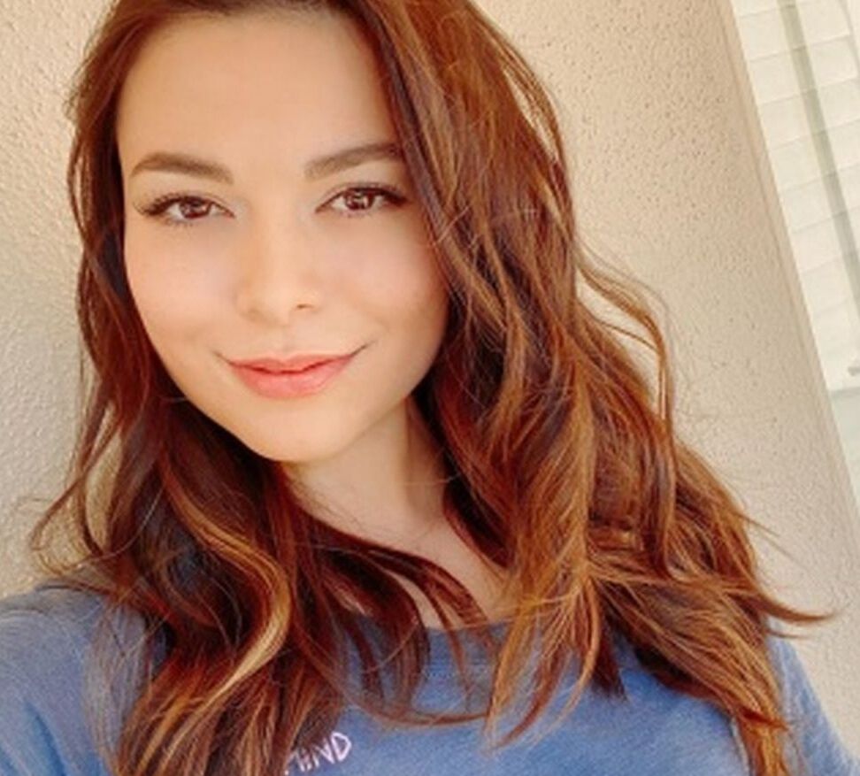 Miranda Cosgrove nude