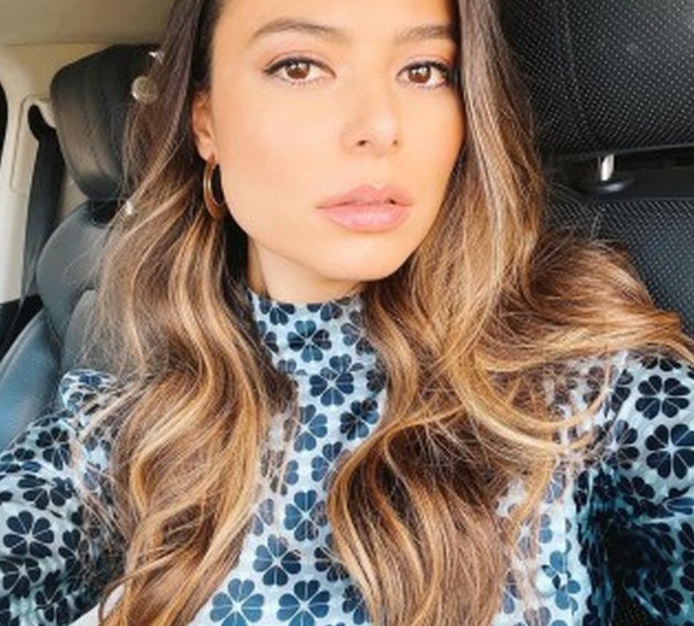 Miranda Cosgrove nude