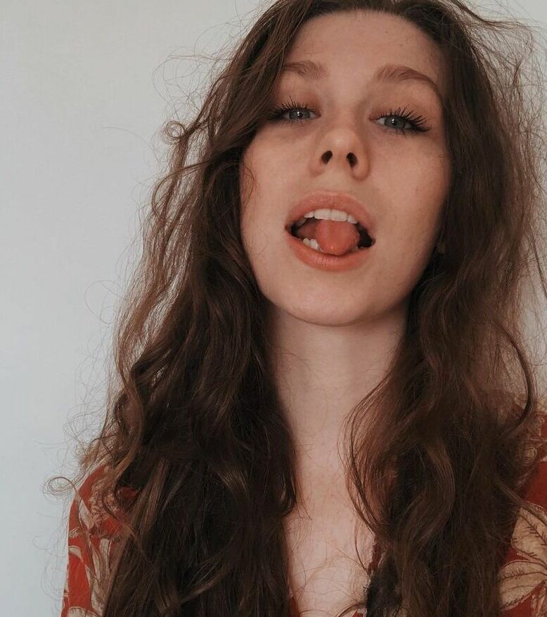 Seen Ellbats nude