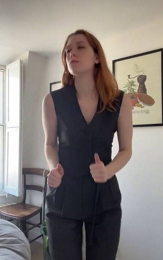 Seen Ellbats nude