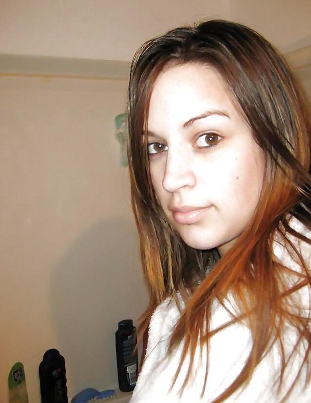Hot Amateur Brunette Teen Girl Naked In The Bubble bath